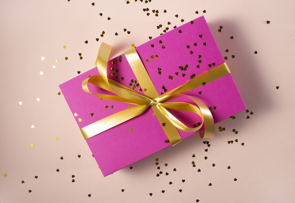 Premium holiday gift box packaging for vacuum storage bag sets