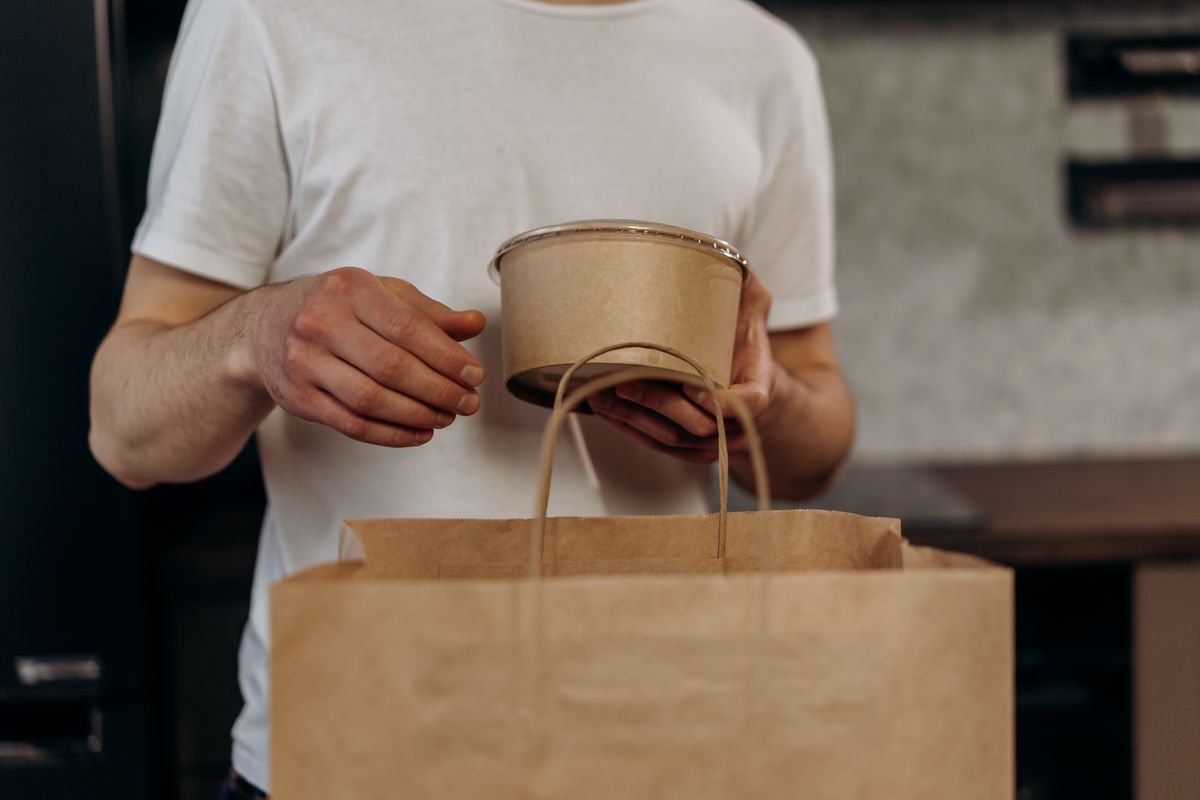 Sustainable compostable packaging materials for vacuum storage bags