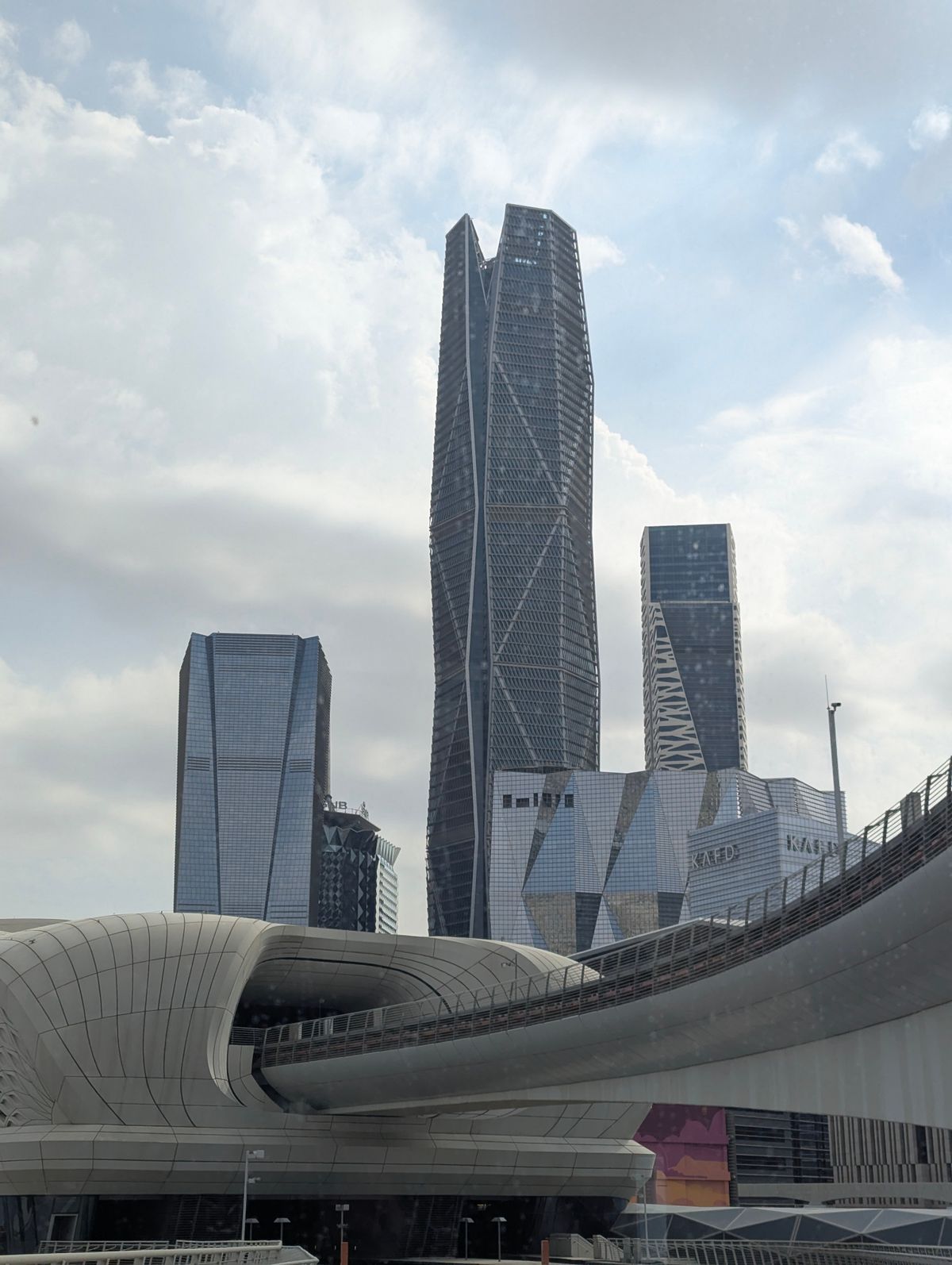 Riyadh modern cityscape with iconic skyscrapers — Saudi Arabia B2B vacuum bag import market