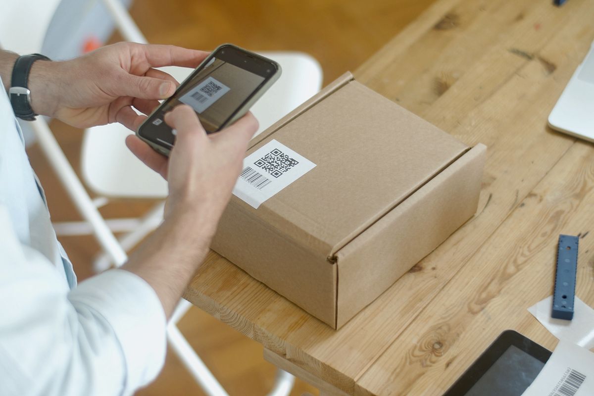 QR code scanning on packaging for batch traceability and lot tracking